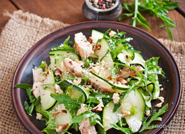 2022-03-17-bpwt4k-salad-with-chicken-and-zucchini-2021-08-26-23-06-39-utc-2-2