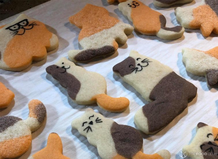 Cat shaped cookies