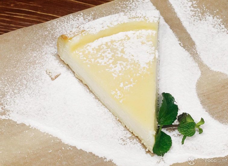 New York cheesecake with sour cream