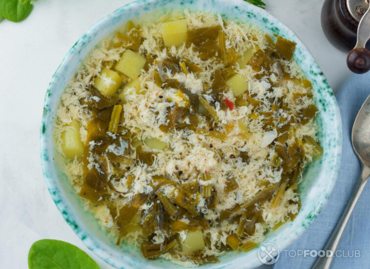 2021-08-19-xe6u1g-simple-vegetarian-soup-made-of-sorrel-potatoes-and-beaten-eggs-on-a-light-background-selective-focus-top-view