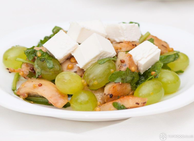 2021-08-23-0ky3cb-tasty-and-healthy-salad-with-feta-cheese-grapes-chicken-arugula