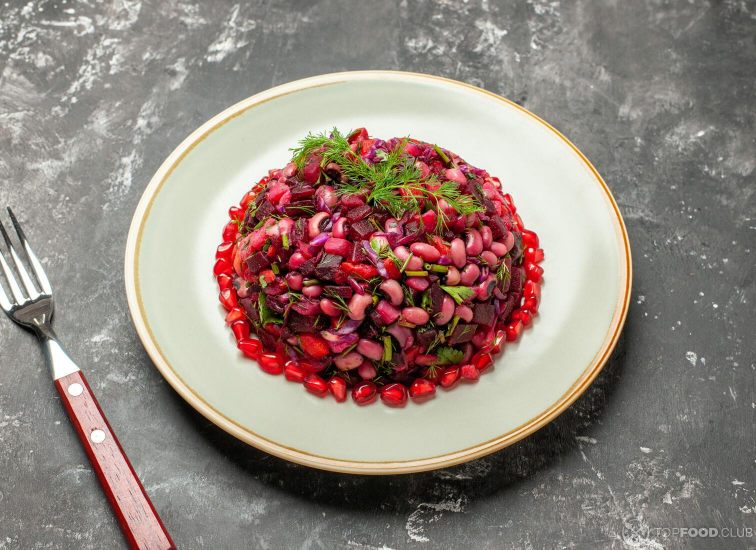 2021-08-25-isoqgu-top-view-vinaigrette-salad-with-beans-and-beet-on-64e58bx