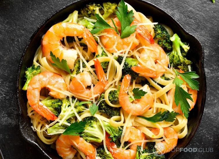 2021-08-26-85ox7i-shrimp-and-broccoli-pasta-wemjs9e