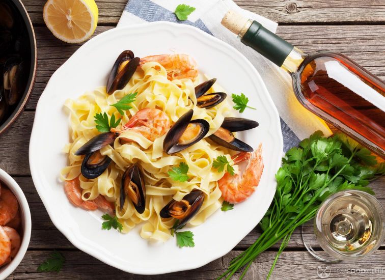 2021-08-26-ycndgi-pasta-with-seafood-ma3nct3