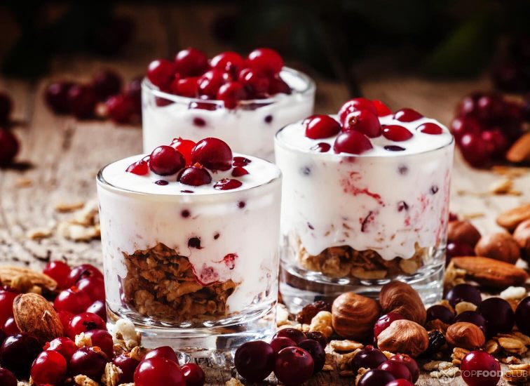 2021-09-07-7693ye-sweet-dessert-with-cranberries-yogurt-cereal-oatme-qn9mnfq