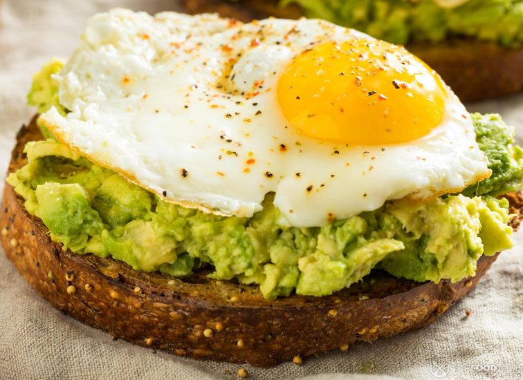 2021-09-08-61n5vb-homemade-avocado-toast-with-eggs-p6qhxn8