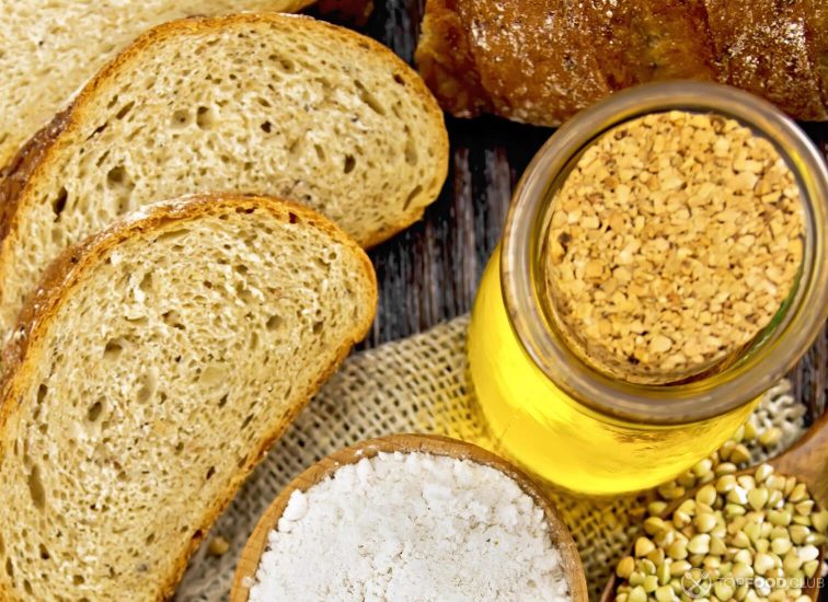 2021-09-10-tkayd8-flour-buckwheat-green-in-bowl-with-bread-on-board-7nkelfq
