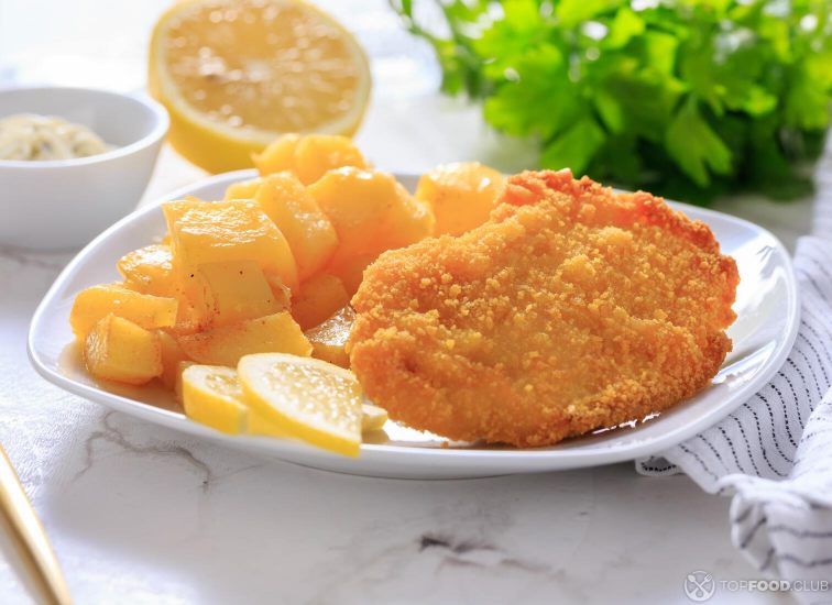 2021-09-10-ukzo4t-chicken-escalope-with-baked-potatoes-mayonnaise-an-n4v3585