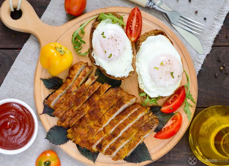 2021-09-10-w5pzl9-pieces-of-chop-schnitzel-toast-with-eggs-fresh-tom-k4l5a3g