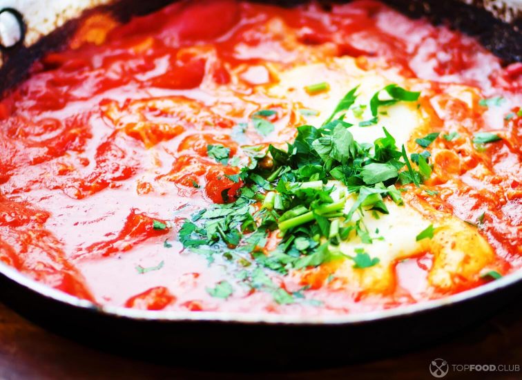 2021-09-13-93hd7c-shakshuka-traditional-jewish-food-and-middle-easte-renzz2w