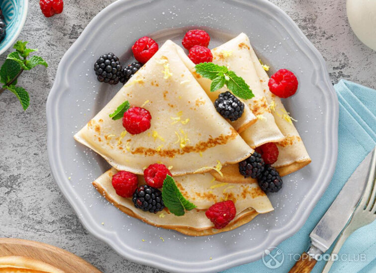 2021-09-14-t42vn6-thin-crepes-with-fresh-berries-and-lemon-zest-panc-g7r66s4