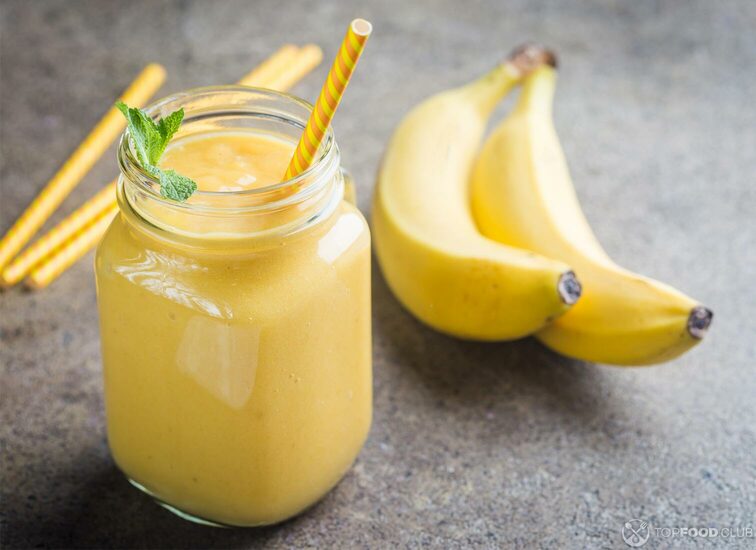 2021-09-16-7ou10n-banana-smoothie-in-mason-jars-qdcm3xx