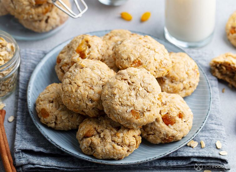 2021-09-16-ztdsb7-healthy-vegan-oat-cookies-grey-background-close-up-qnhc9ts