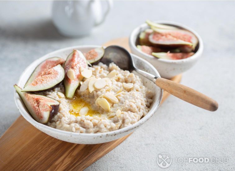 2021-09-20-ipyt9z-healthy-oatmeal-with-figs-coffee-oatmeal-breakfast-2t9vt2q