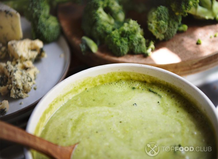 2021-09-20-virn5s-broccoli-soup-food-photography-recipe-idea-uglaw9n
