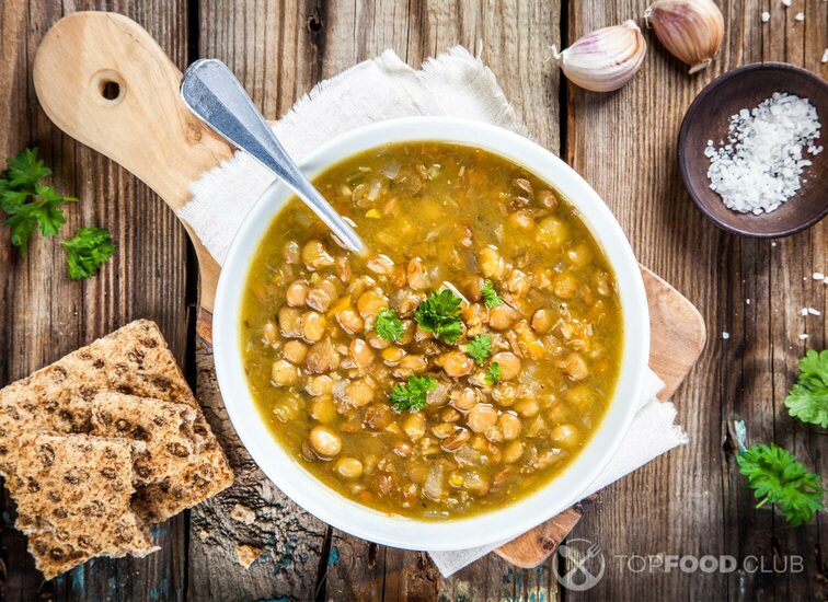2021-09-21-a53crg-lentil-soup-with-crispbread-and-parsley-p8sujf8