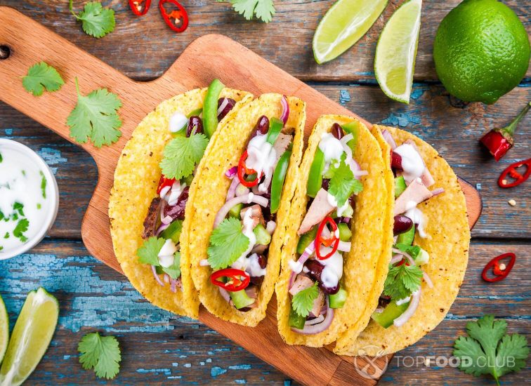 2021-09-21-e671lz-corn-tacos-with-pork-and-vegetables-p6wkh8n