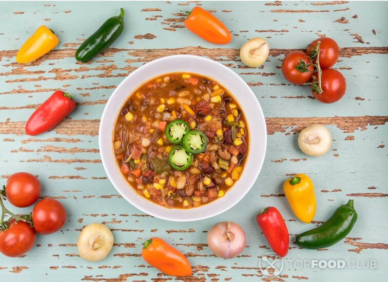 2021-09-21-n8ukdf-vegetarian-chili-and-ingredients-food-flat-lay-q8r2wtg