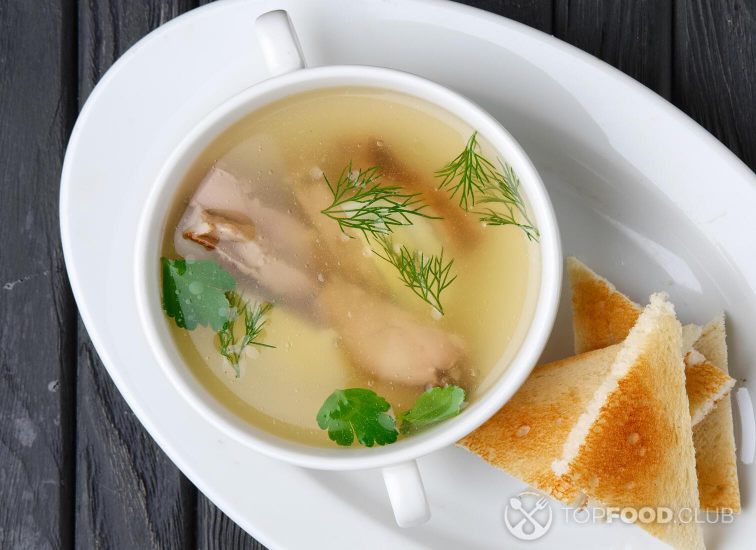 2021-09-21-uqteam-clear-beef-broth-with-egg-and-toasts