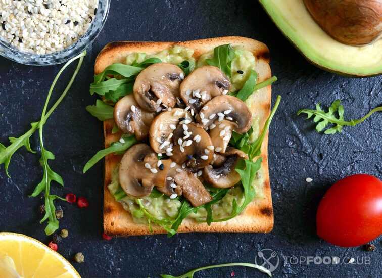 2021-09-22-5tbdi1-toasts-with-mushrooms-arugula-j6plrd4