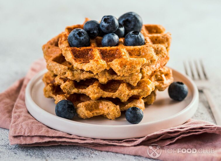 2021-09-23-ul17oh-healthy-gluten-free-oat-waffles-copy-space-zecdug2