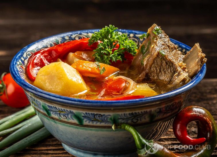 2021-09-23-y547ba-the-concept-of-oriental-cuisine-assorted-uzbek-food-shurpa-uzbek-restaurant