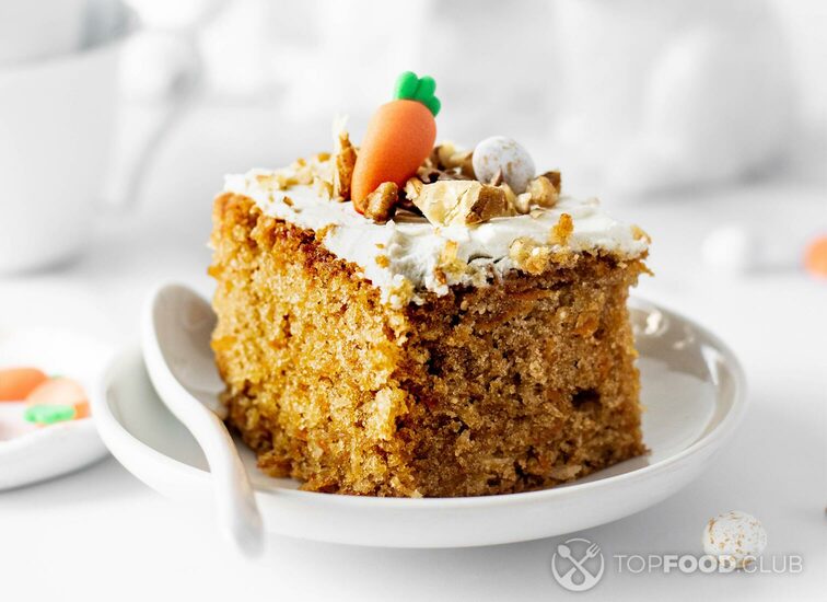 2021-09-24-gukfje-slice-of-fresh-homemade-carrot-cake-tcmjf7k