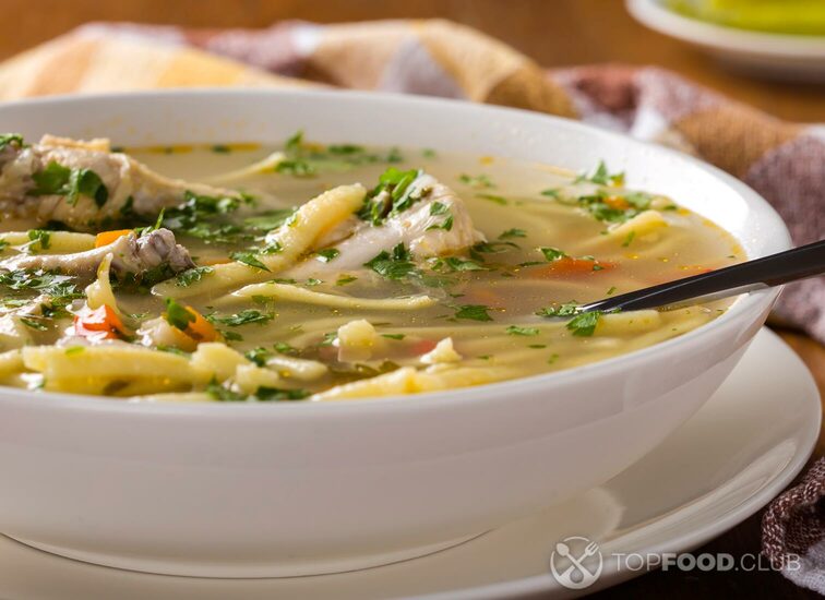 2021-09-27-42ehga-chicken-soup-with-noodles-9af4tdm
