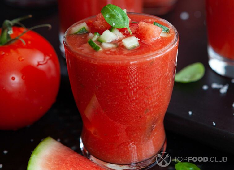 2021-09-27-sxrqc7-cold-gazpacho-with-tomato-and-water-melon-nd35thu