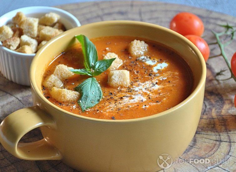 Italian tomato soup with basil