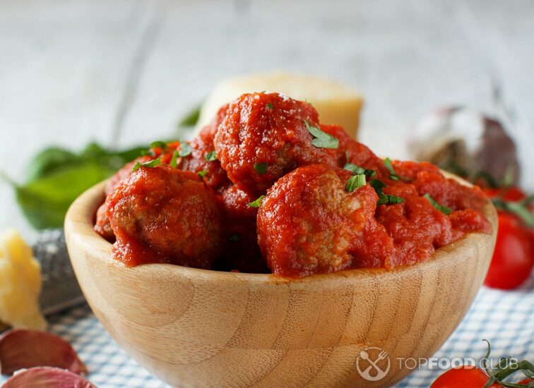 2021-10-04-2eufk6-fresh-fried-meatballs-in-a-tomato-sauce-7py6z54