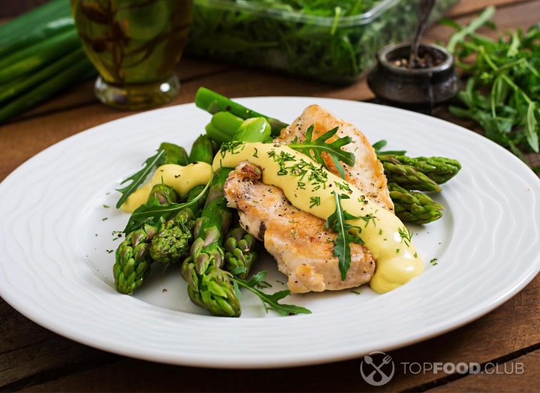 2021-10-04-jif5qd-baked-chicken-garnished-with-asparagus-and-herbs-pcwwg3a