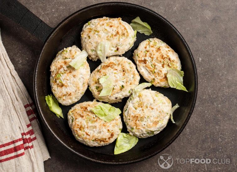 2021-10-05-chy1fu-dietary-chicken-cutlets-in-a-pan-pf2e4yt