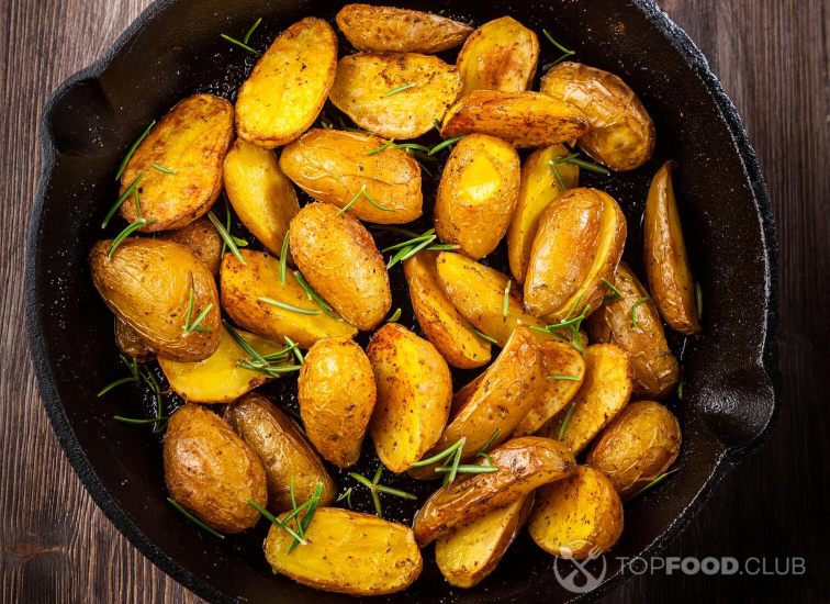 2021-10-05-zpi9g2-rustic-baked-potatoes-with-herbs-p5kf963-1