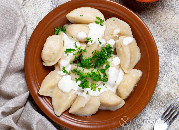 2021-10-08-2k15j3-dumplings-with-potatoes-ukrainian-dish-7albnrw