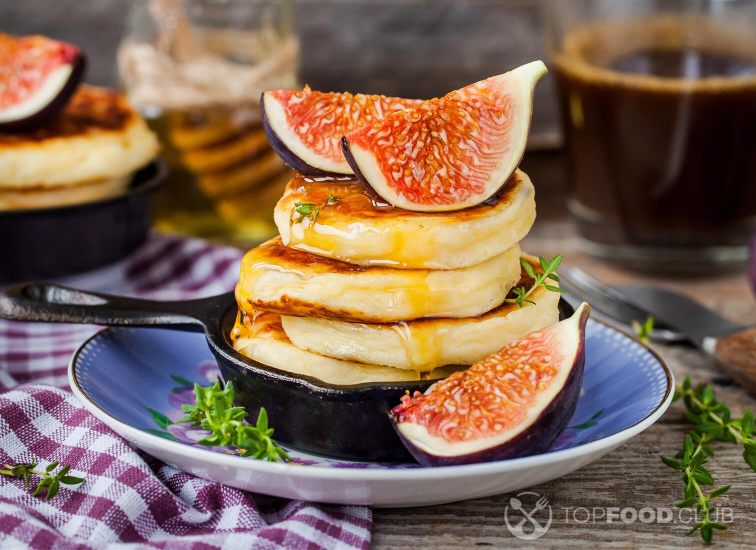 2021-10-08-yhs8cb-cottage-cheese-pancakes-with-fresh-figs-pg7mjyr