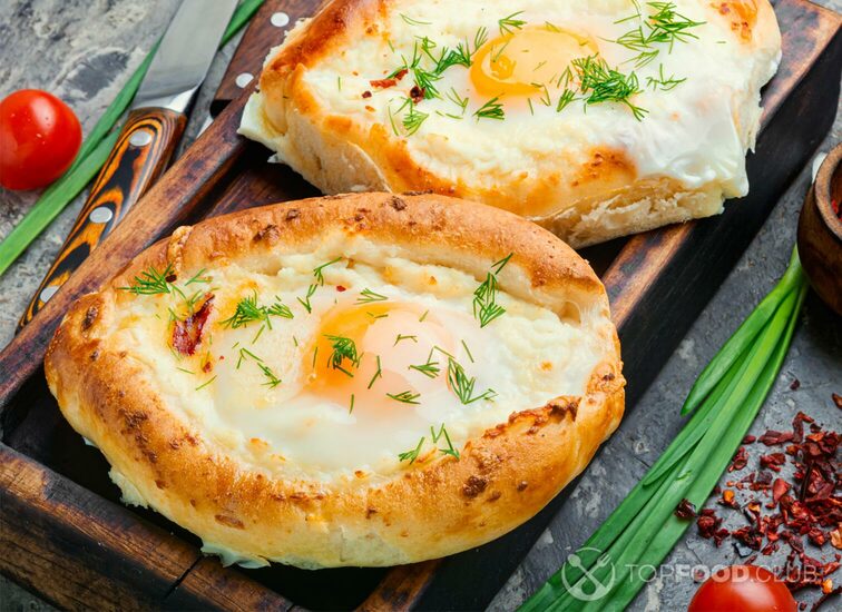 2021-10-12-i79elb-traditional-georgian-adjara-khachapuri-yl256w7