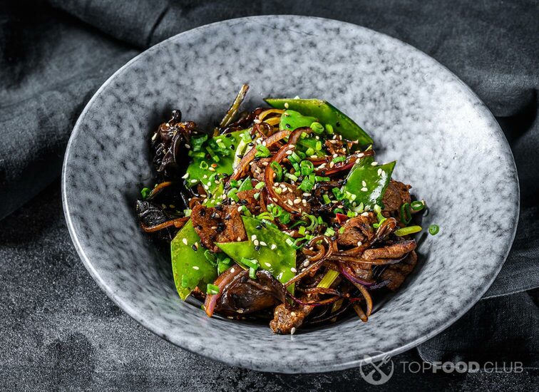 2021-10-18-7auh02-soba-noodles-with-beef-carrots-onions-and-sweet-2021-10-16-03-49-42-utc