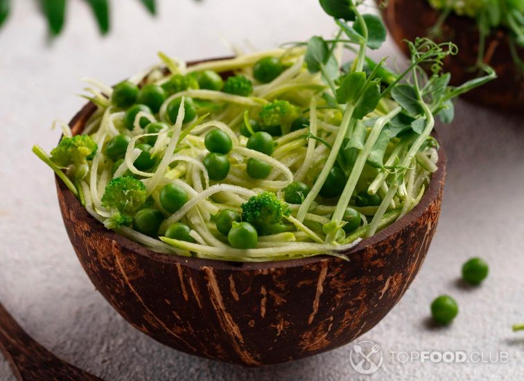 2021-10-19-9jf8lu-zucchini-pasta-with-green-peas-2021-08-26-19-02-25-utc