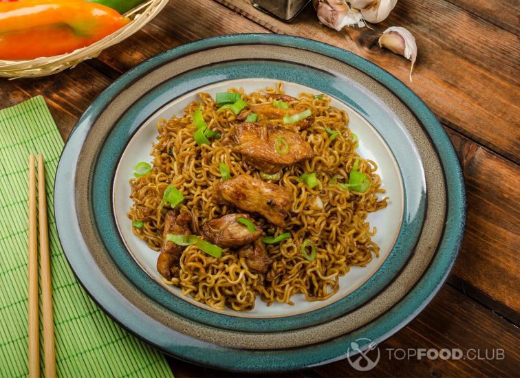 2021-10-19-eb52v9-chinese-noodles-with-chicken-and-onion-2021-09-02-18-46-20-utc