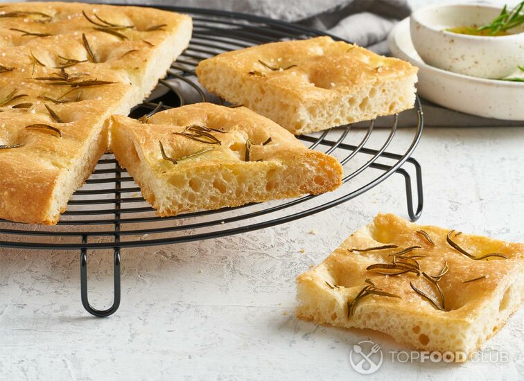 2021-10-20-6c5psm-focaccia-pizza-italian-flat-bread-with-rosemary-2021-08-28-04-20-00-utc