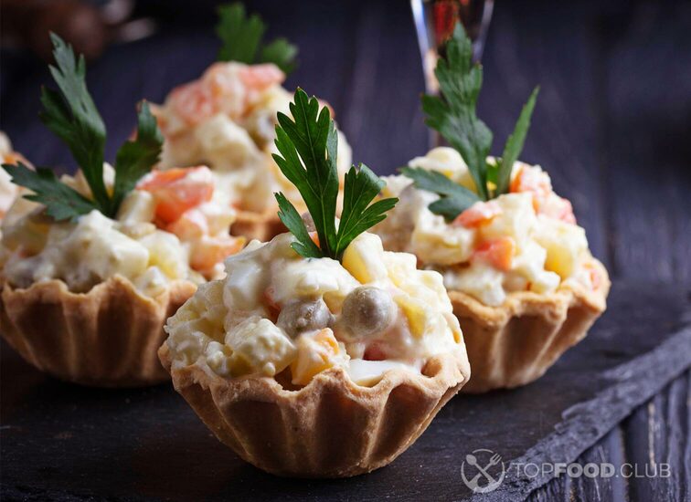 2021-10-20-6walx8-tartlets-with-russian-salad-festive-appetizer-2021-08-26-19-01-41-utc