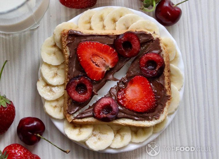 2021-10-26-mlp6k0-breakfast-toast-with-chocolate-paste-strawberry-2021-09-02-01-02-26-utc