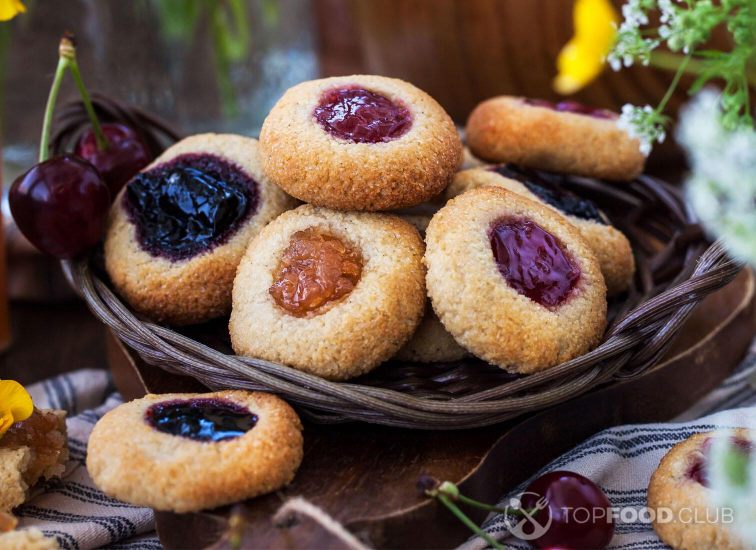2021-11-02-c1eyvt-thumbprint-almond-cookies-with-jam-2021-08-30-18-38-53-utc
