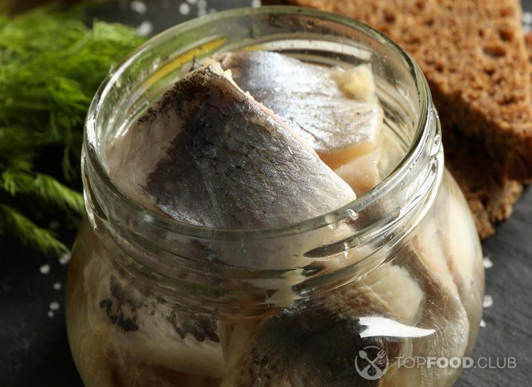 Pickled herring with cinnamon