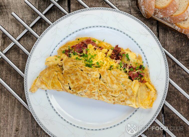 2021-11-03-70k8ei-omelet-with-bacon-and-cheese-2021-10-21-04-31-46-utc