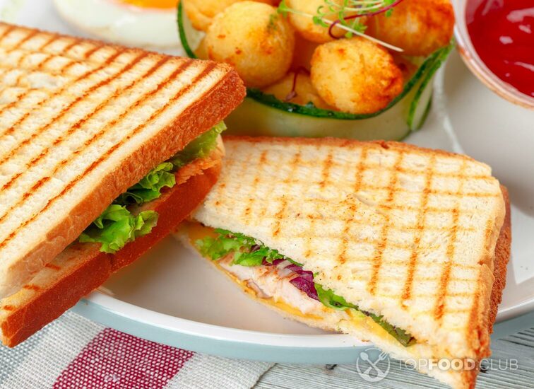 2021-11-03-flbmcu-club-sandwich-panini-with-ham-tomato-cheese-and-ba-4hfx7p7