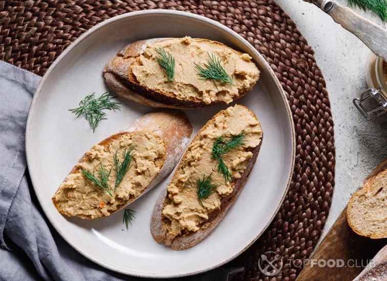 2021-11-04-fu8ev9-toasts-with-pate-and-fresh-dill-healthy-appetizer-2021-08-29-12-29-30-utc