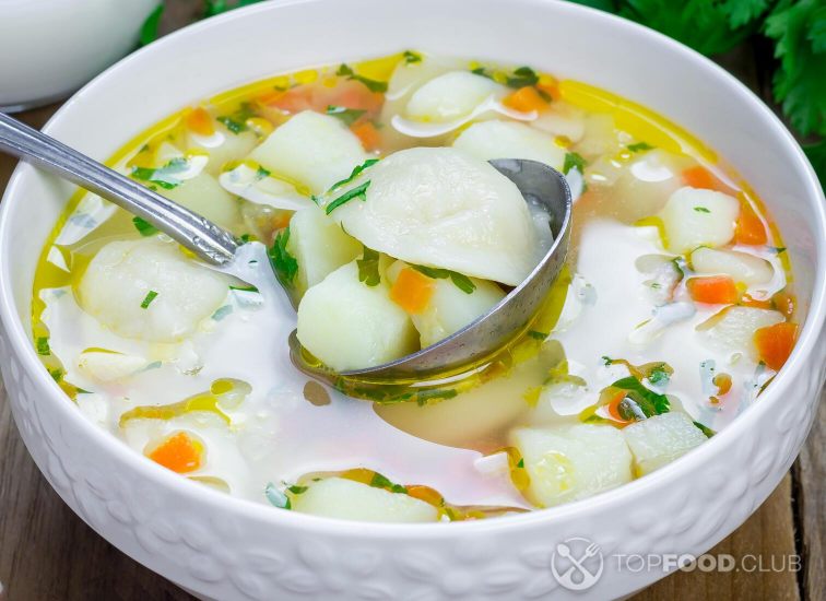 2021-11-11-zui85q-soup-with-pelmeni-russian-dumplings-square-pv9lqbs