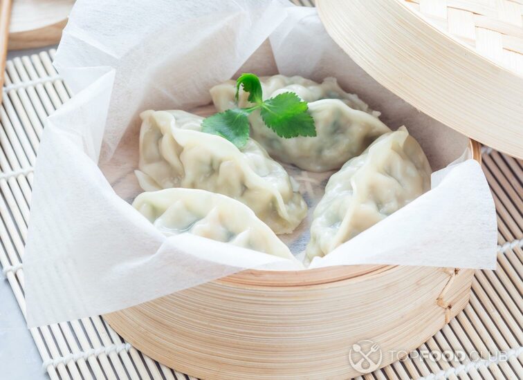 2021-11-12-2vj7go-steamed-korean-dumplings-mandu-with-chicken-meat-a-p9kmx8d